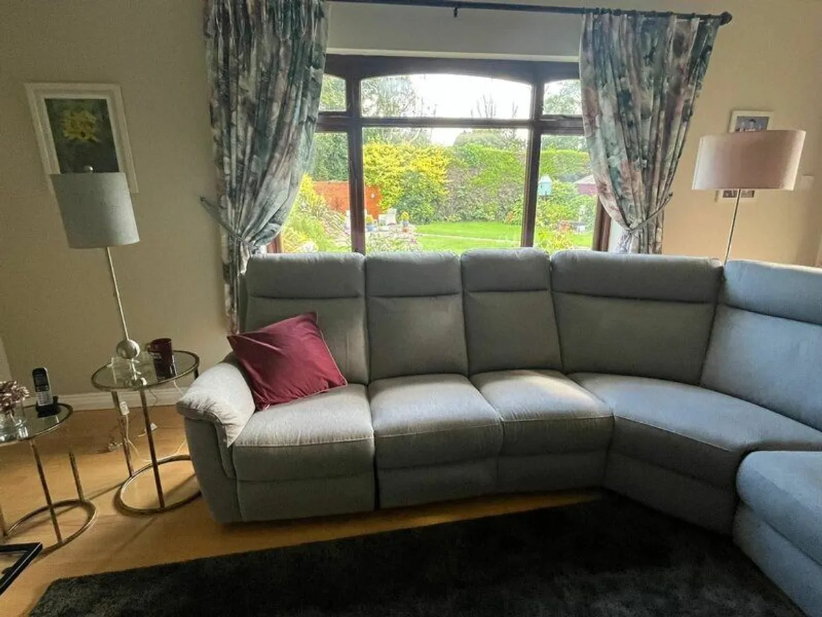 Suite of furniture - Image 2