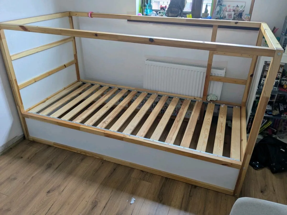 KURA
Kid Single Reversible bed 90x200 cm - Image 1