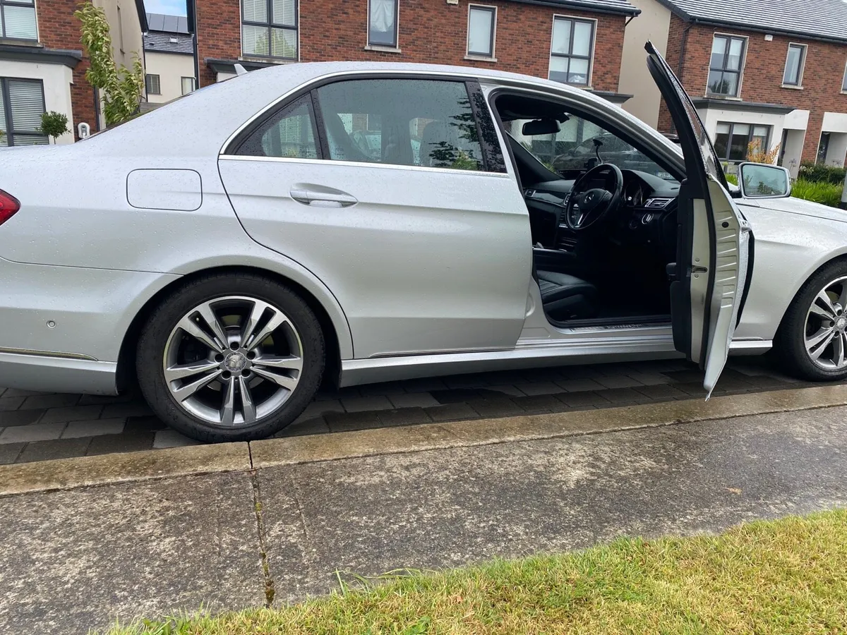 Mercedes Benz - Image 2