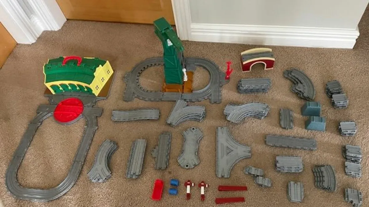 Thomas the Tank Engine - Track set with Buildings - Image 2