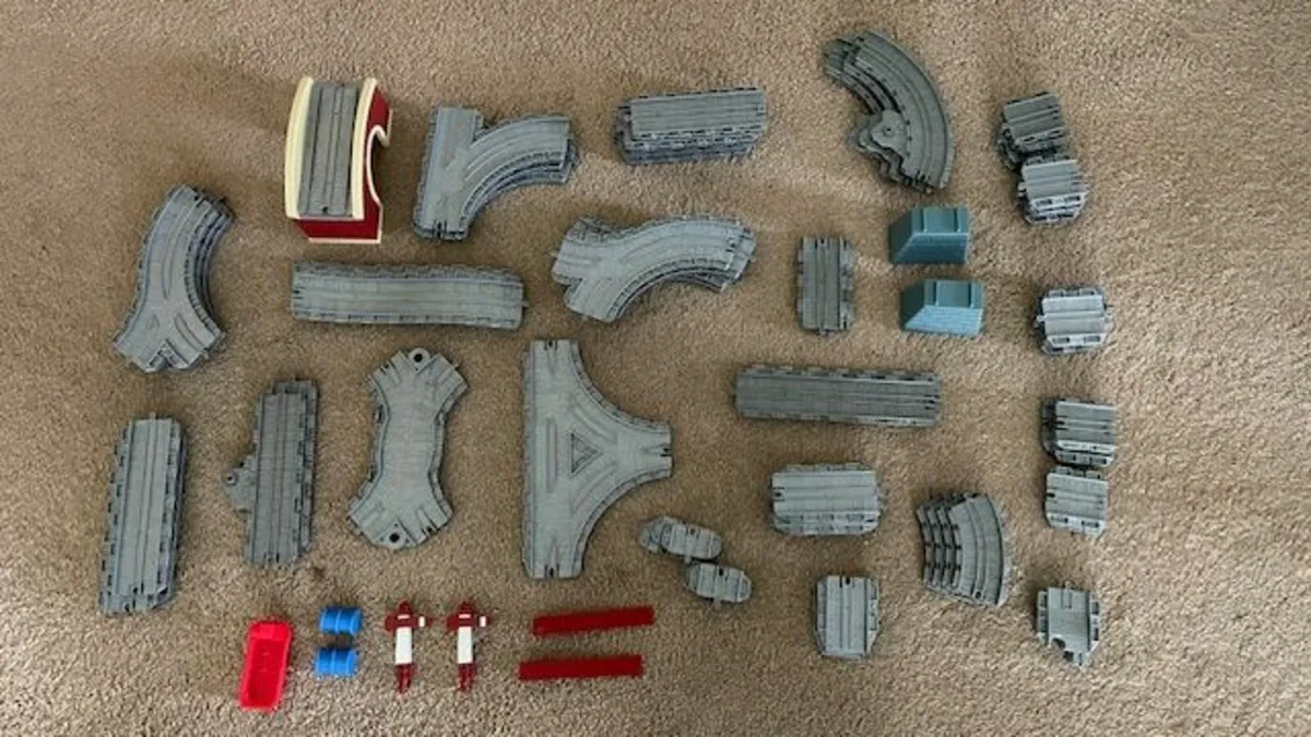 Thomas the Tank Engine - Track set with Buildings - Image 4