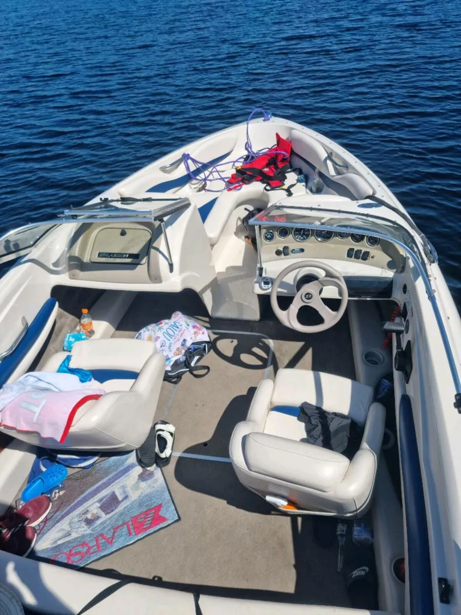 Larson 180 speed boat Volvo Penta 4.3L V - Image 2