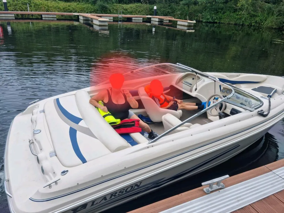 Larson 180 speed boat Volvo Penta 4.3L V - Image 4