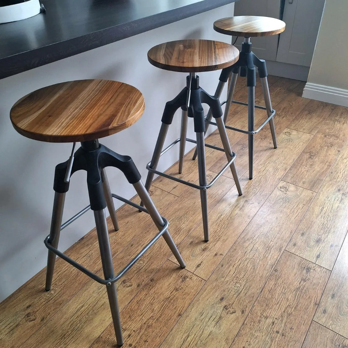 Kitchen bar stools - Image 1