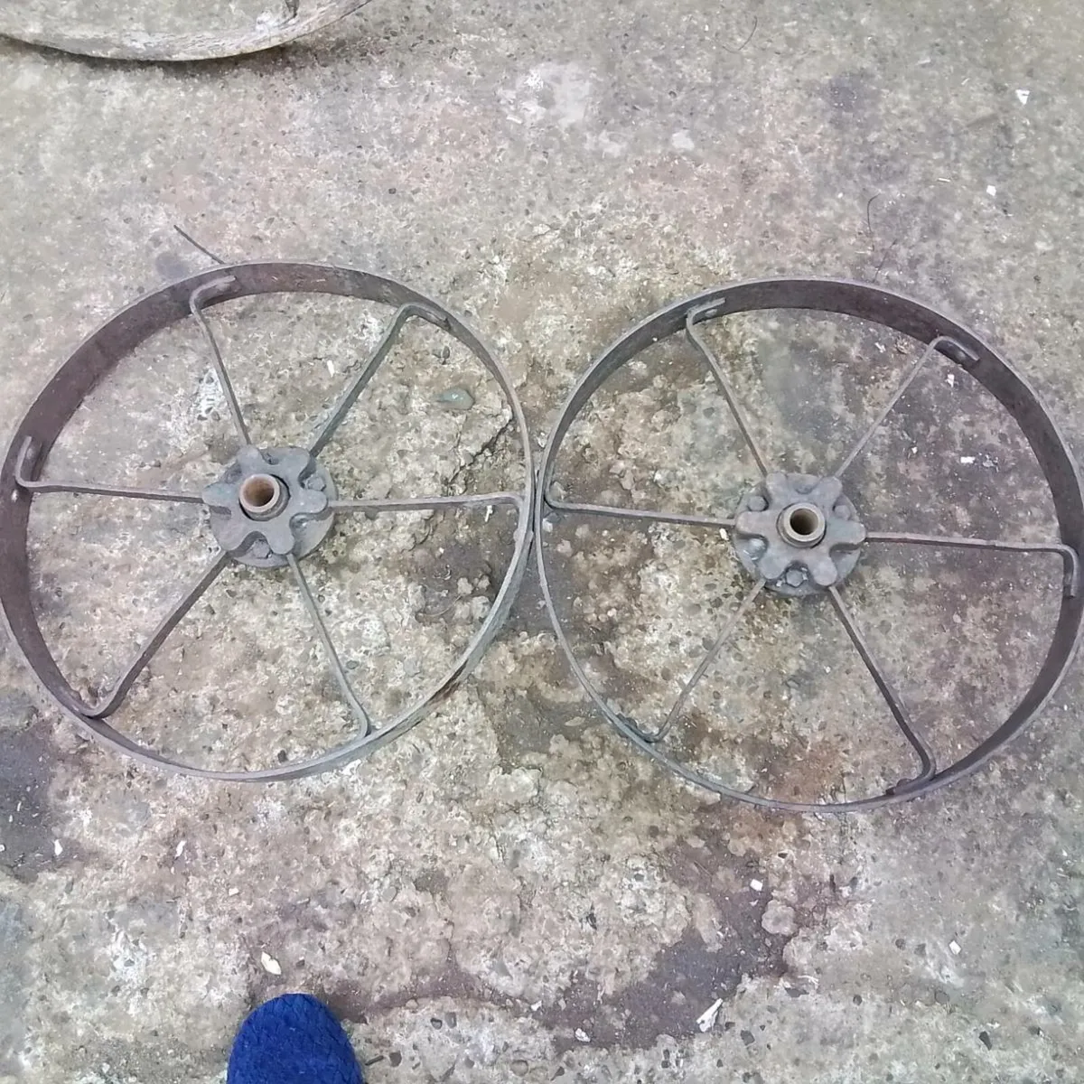 CAST IRON WHEELS - Image 2