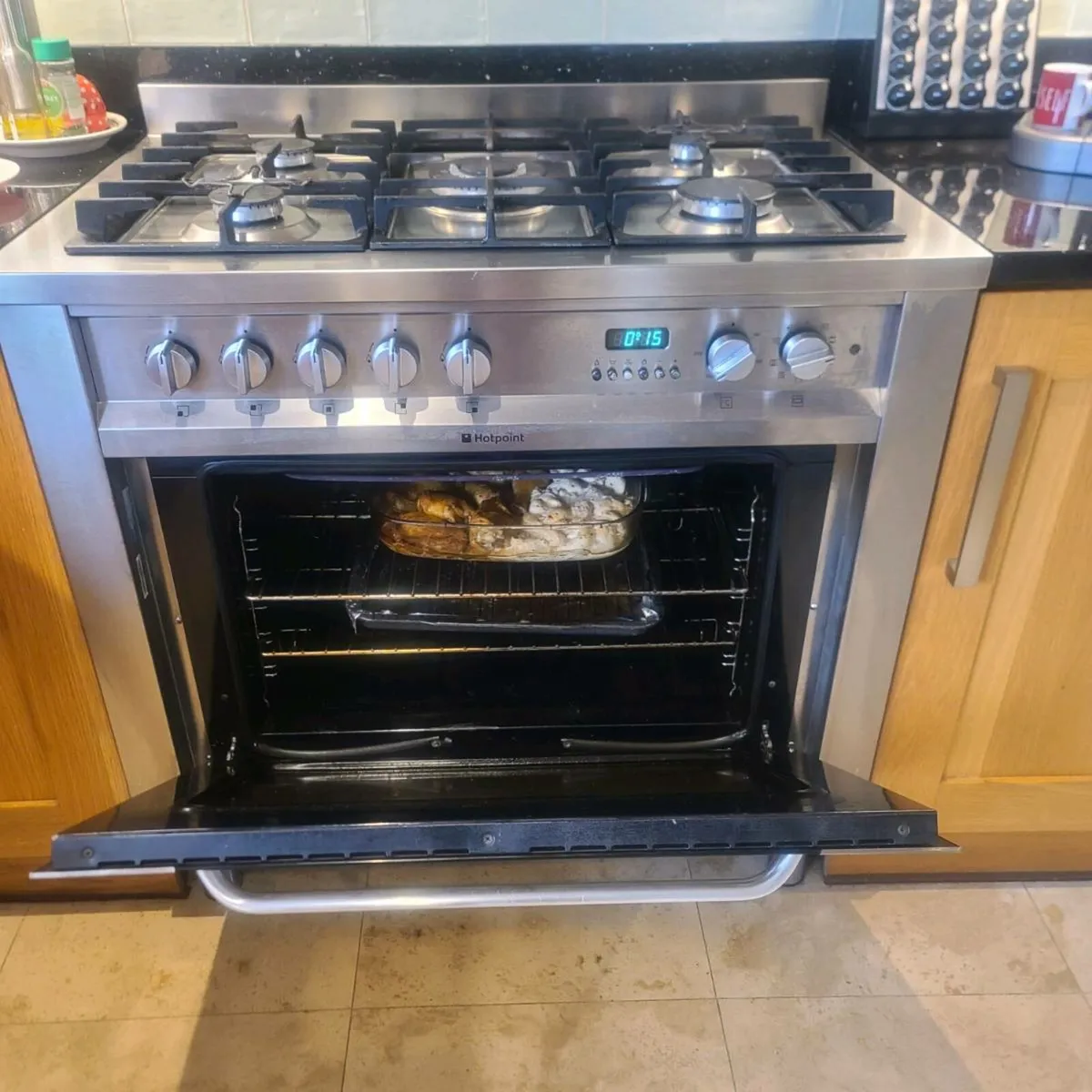 Hotpoint 90cm range cooker - Image 3