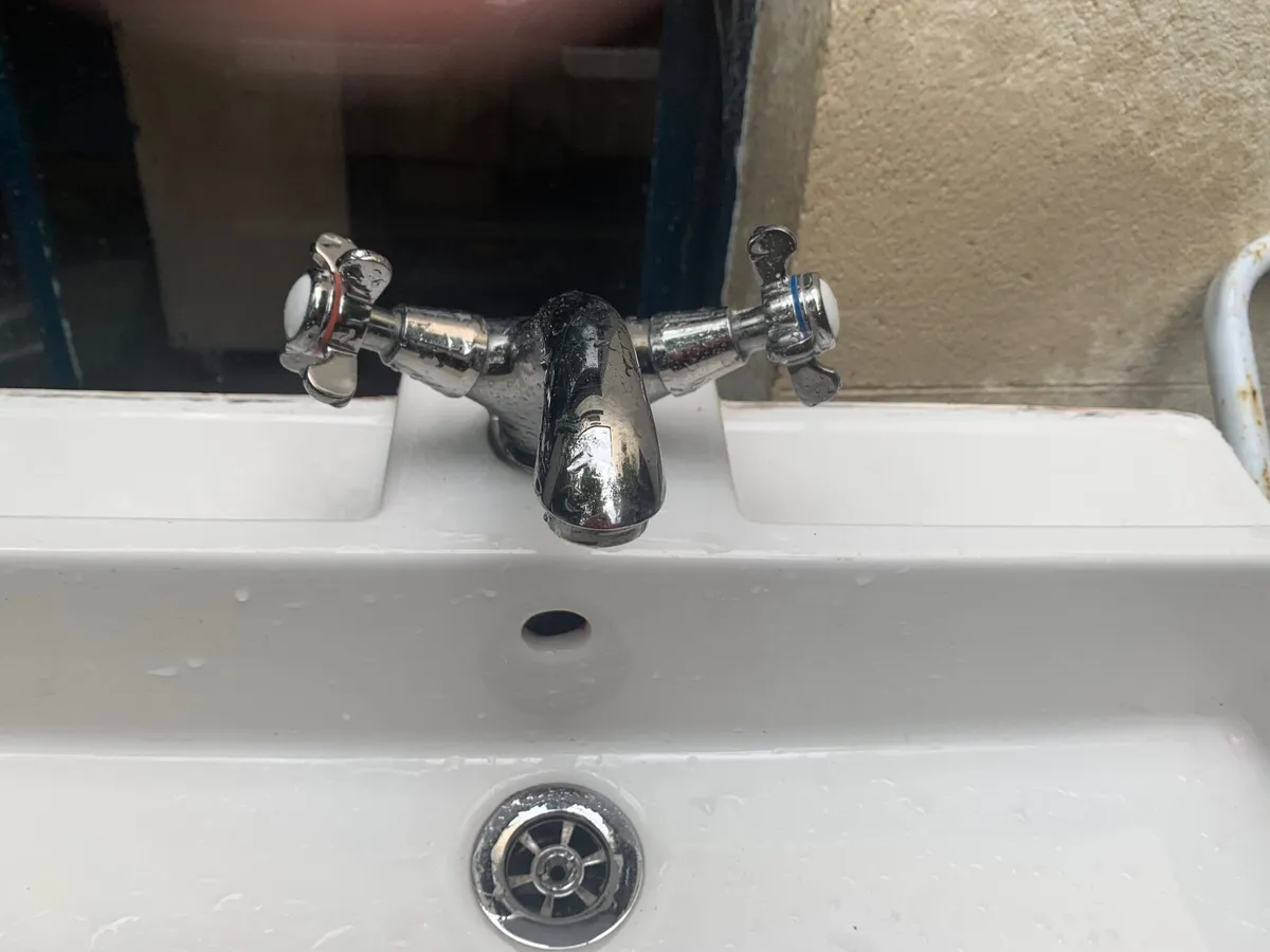 Bathroom sink - Image 2