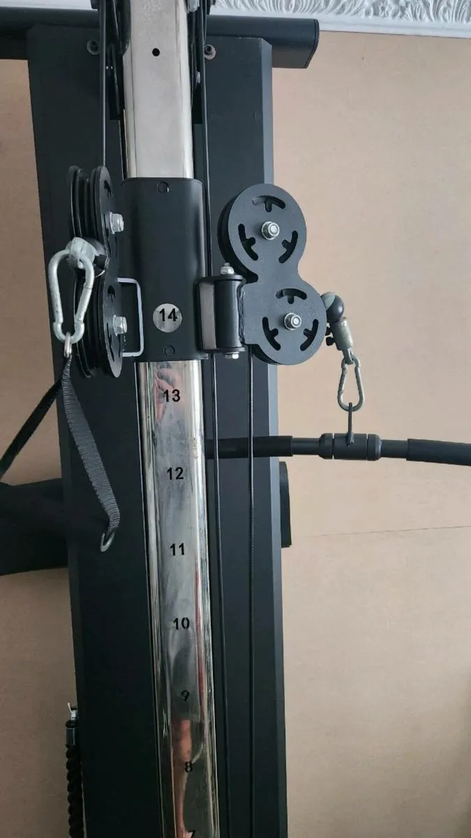 Wall mounted Cable fly machine.. - Image 3