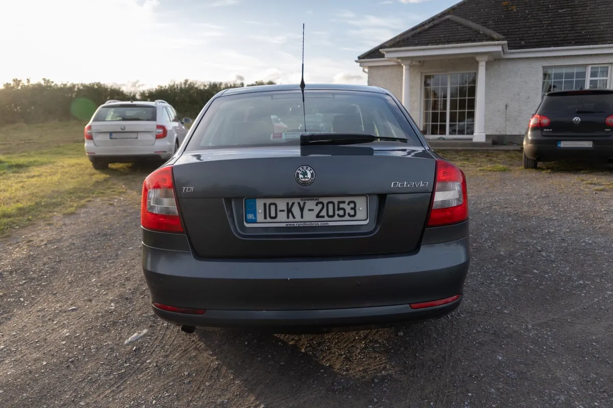Skoda Octavia 2010 - Image 4