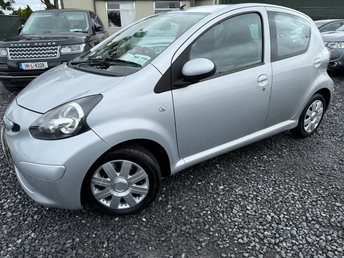 🔵 Toyota Aygo 1.0 5DR AURA - Image 2
