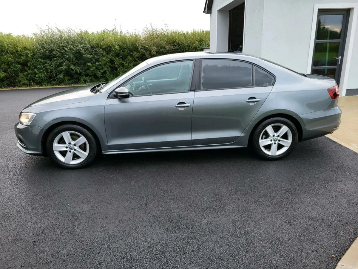 Volkswagen Jetta 2.0 DSG automatic - Image 3