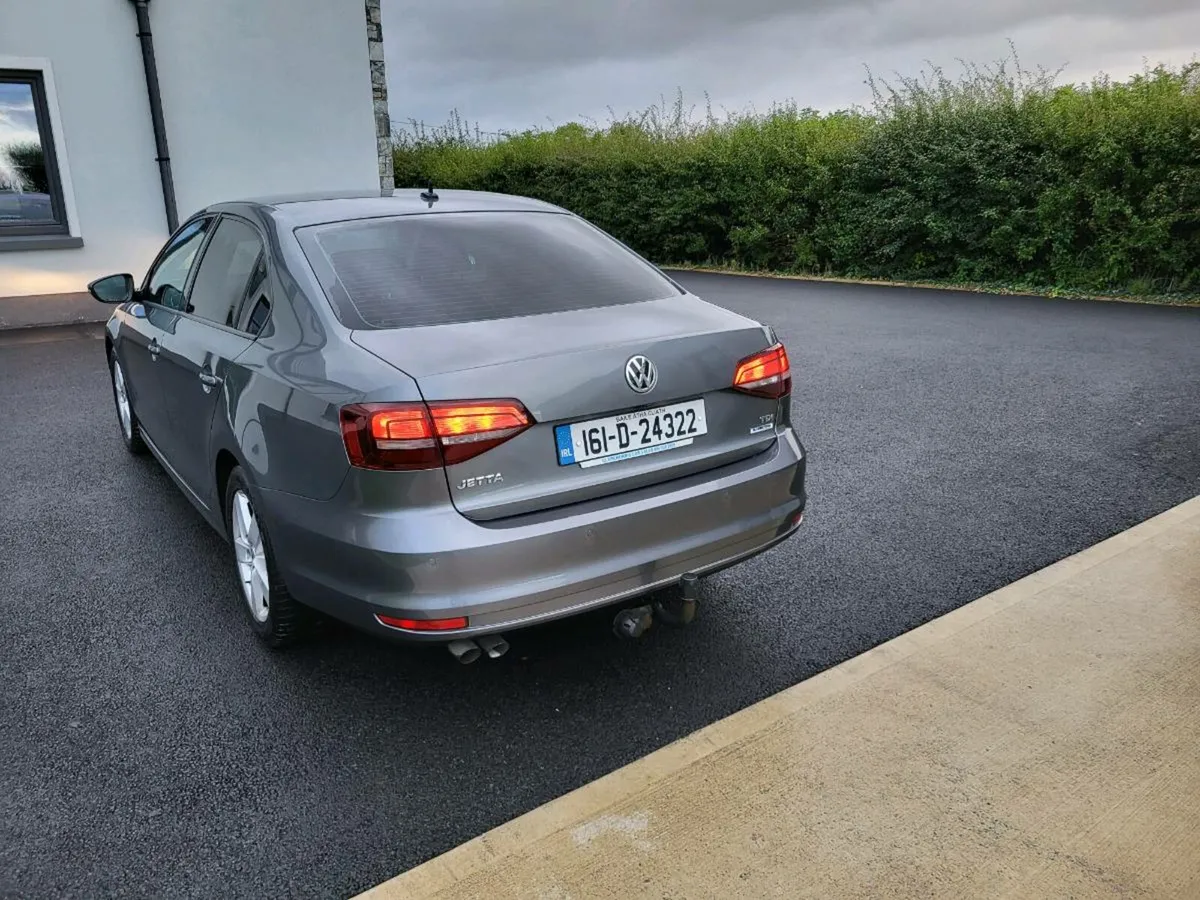 Volkswagen Jetta 2.0 DSG automatic - Image 4