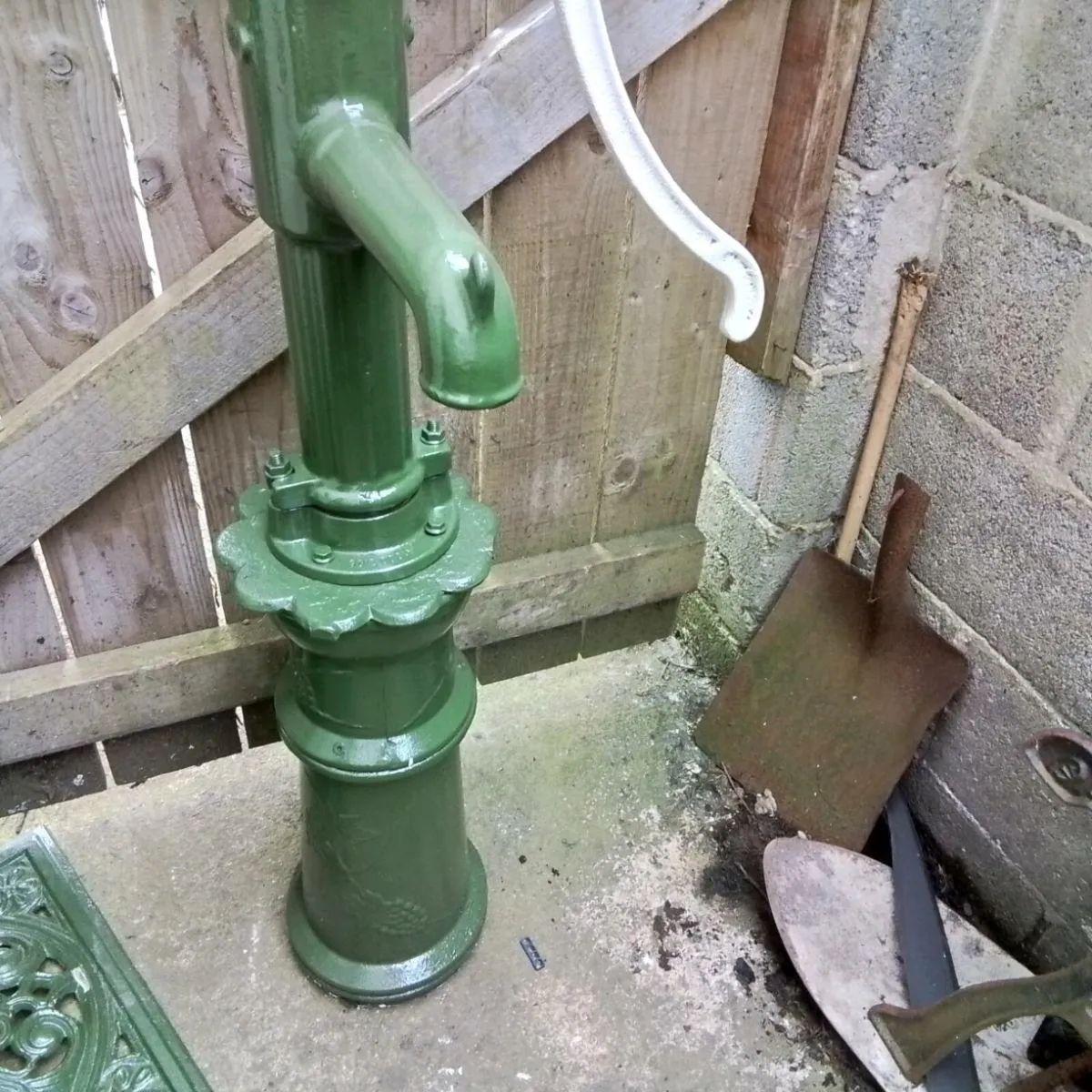 CAST IRON GARDEN PUMP - Image 2