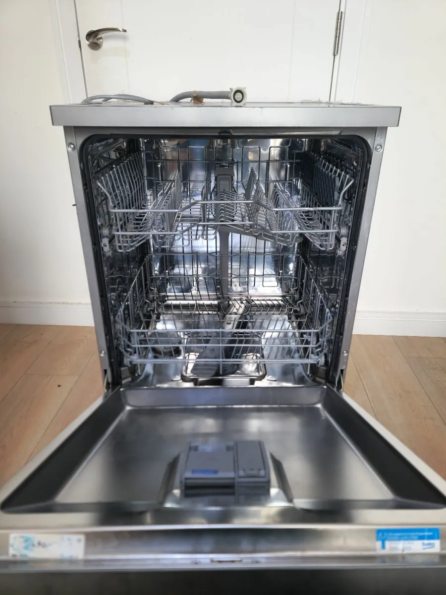 FREE Dishwasher Beko full size *RESERVED FOR NOW* - Image 4
