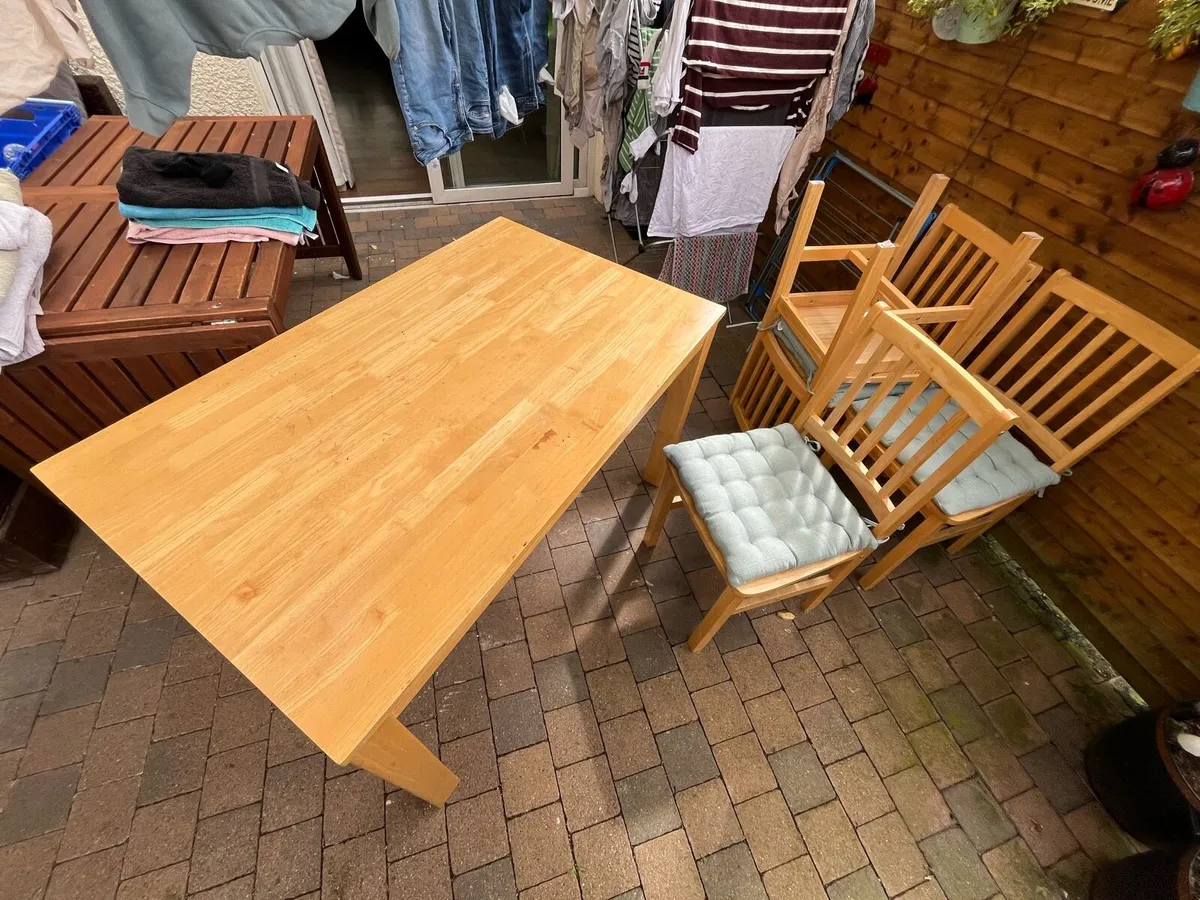 Dining table and 4 Chairs - Image 1