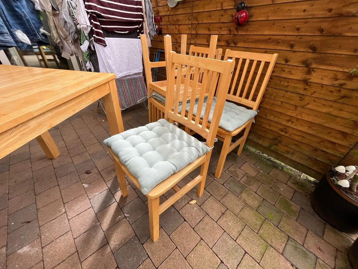 Dining table and 4 Chairs - Image 2