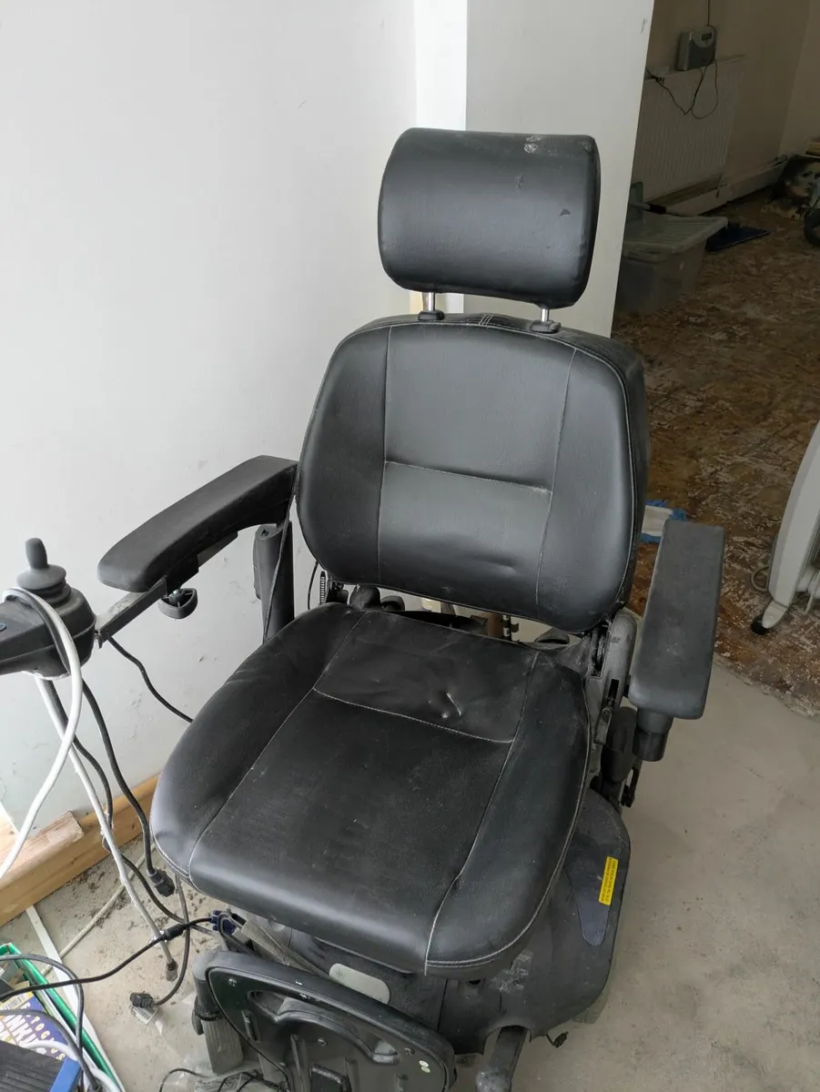 Electric wheelchair - free to take - Image 2