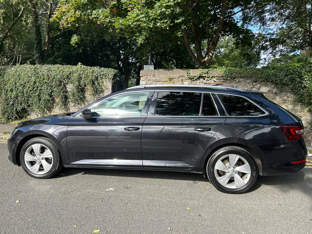 2017 SKODA SUPERB STYLE AUTOMATIC ESTATE - Image 4