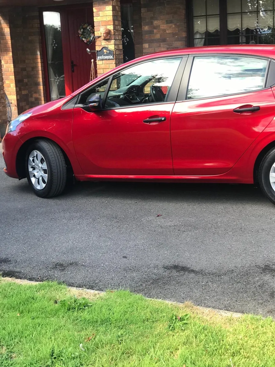 152 - Peugeot 208 - Image 1