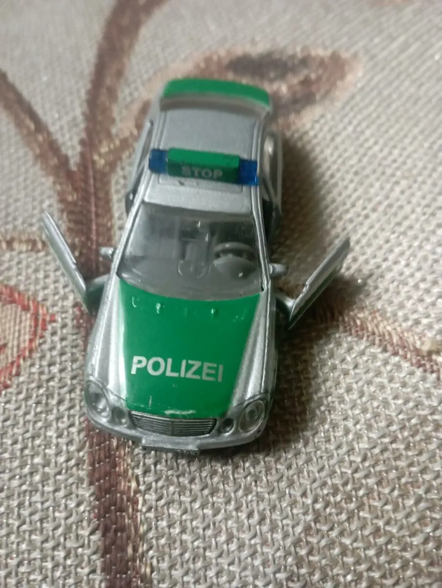 MERCEDES BENZ E 500 SIKU  POLIZEI  DIE-CAST MODEL - Image 1