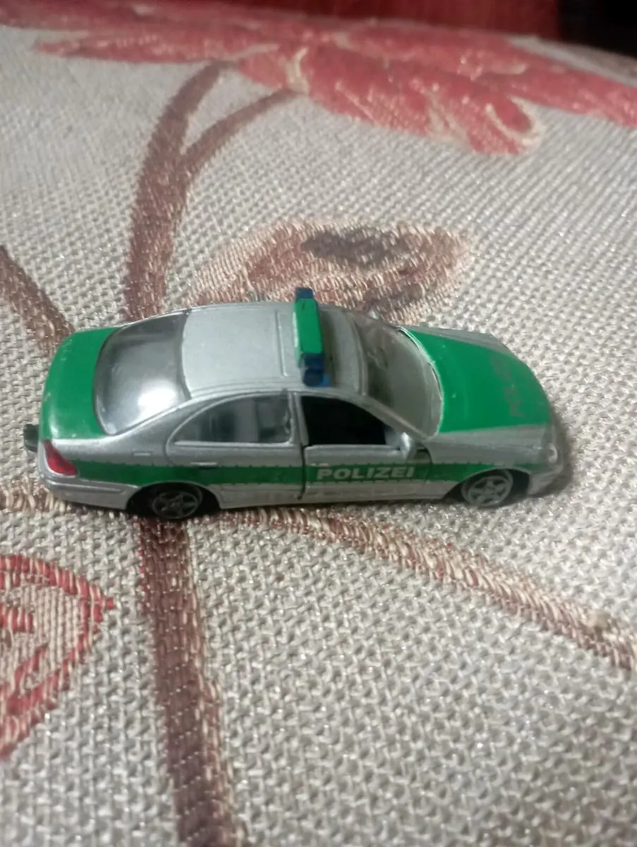MERCEDES BENZ E 500 SIKU  POLIZEI  DIE-CAST MODEL - Image 2