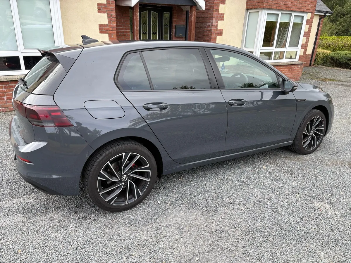 Volkswagen Golf 2.0 TDI 150HP Style DSG - Image 3