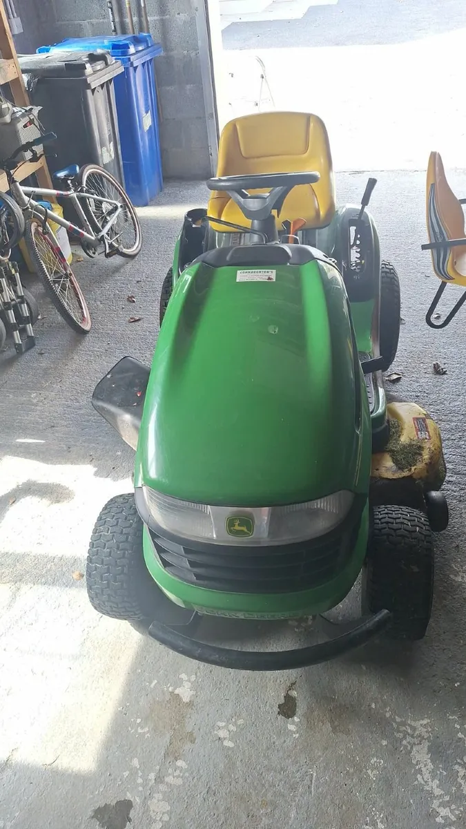 Tractor lawnmower - Image 1