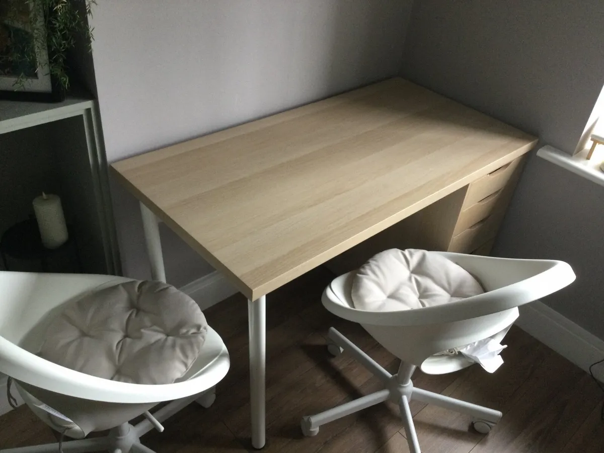 New Desk and chairs - Image 1