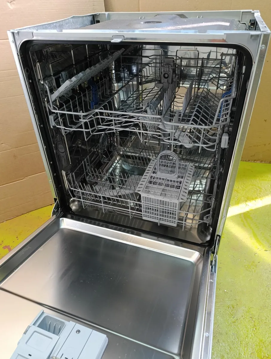 INDESIT Full Size Fully Integrated Dishwasher - Image 2