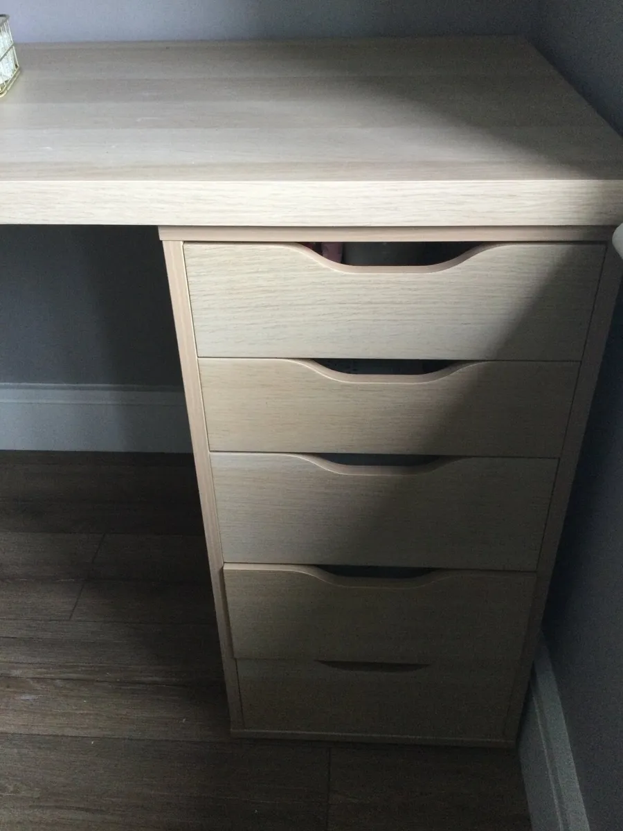 New Desk and chairs - Image 3