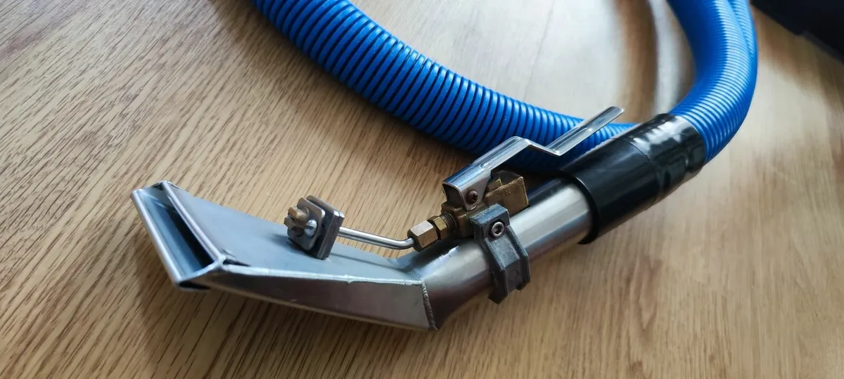 Carpet upholstery cleaning tool - Image 2