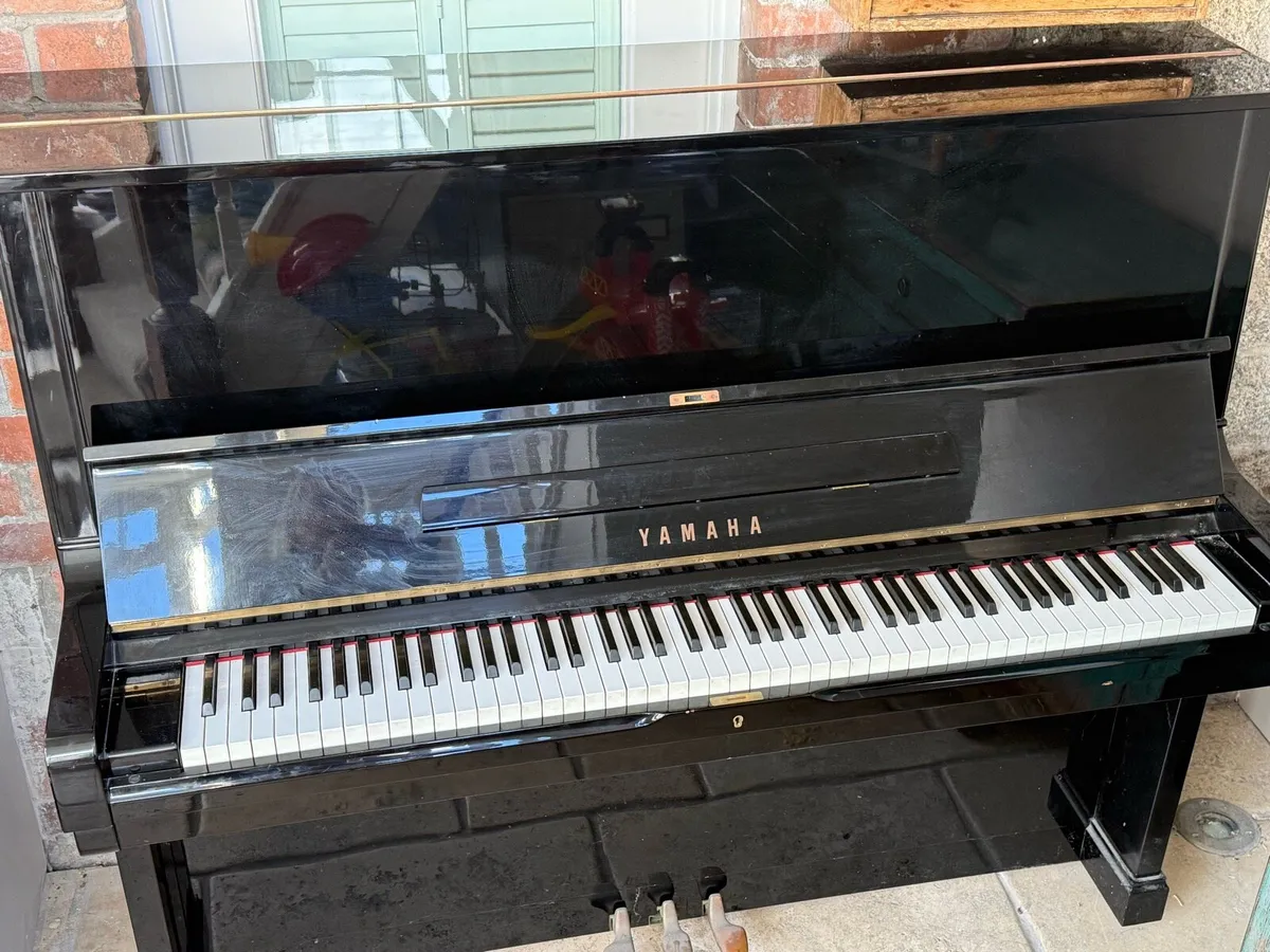 Piano Yamaha U2