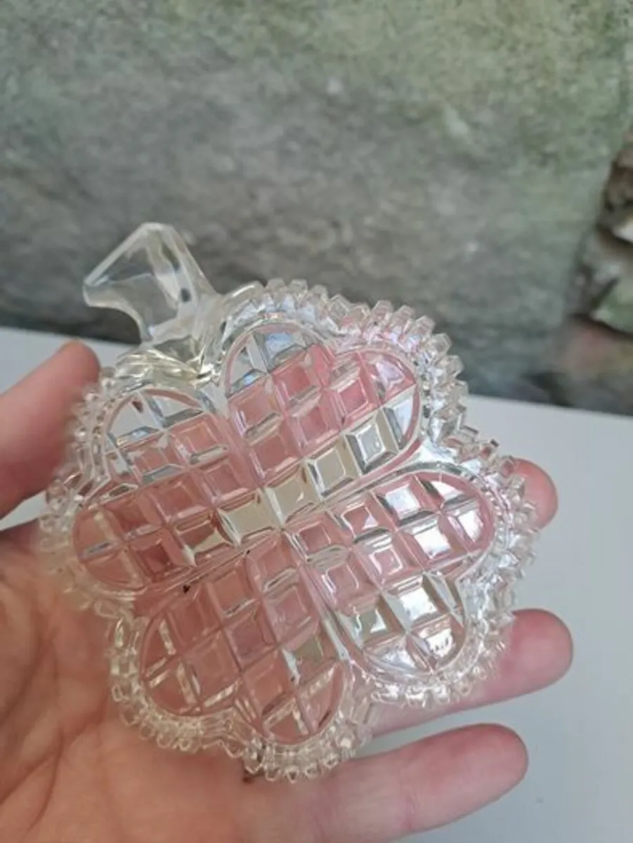1970s crystal shamrock trinket dish - Image 4