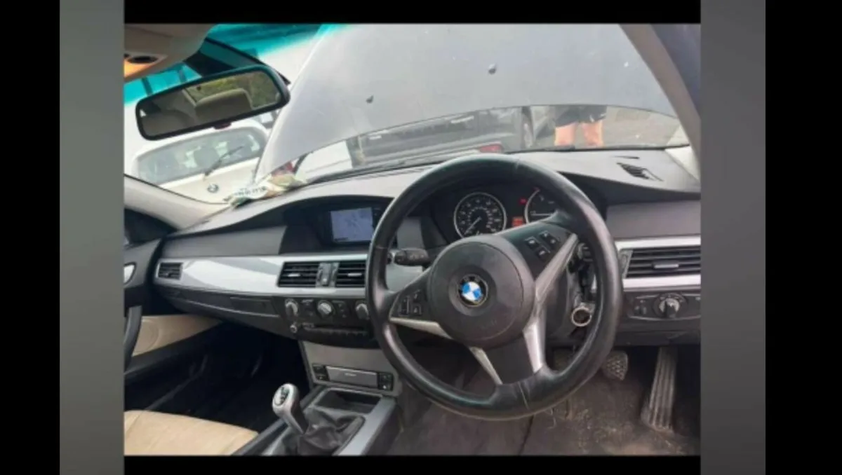 BMW 5-Series 2009 - Image 2