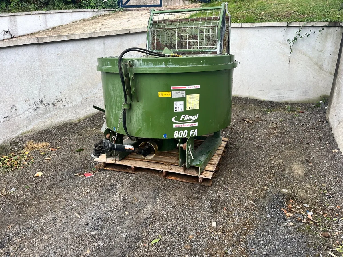 Fliegl self loading pan mixer - Image 1