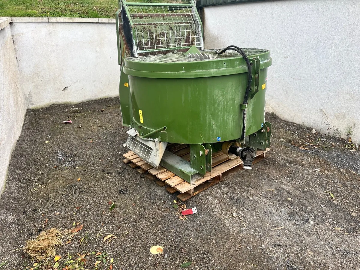 Fliegl self loading pan mixer - Image 2