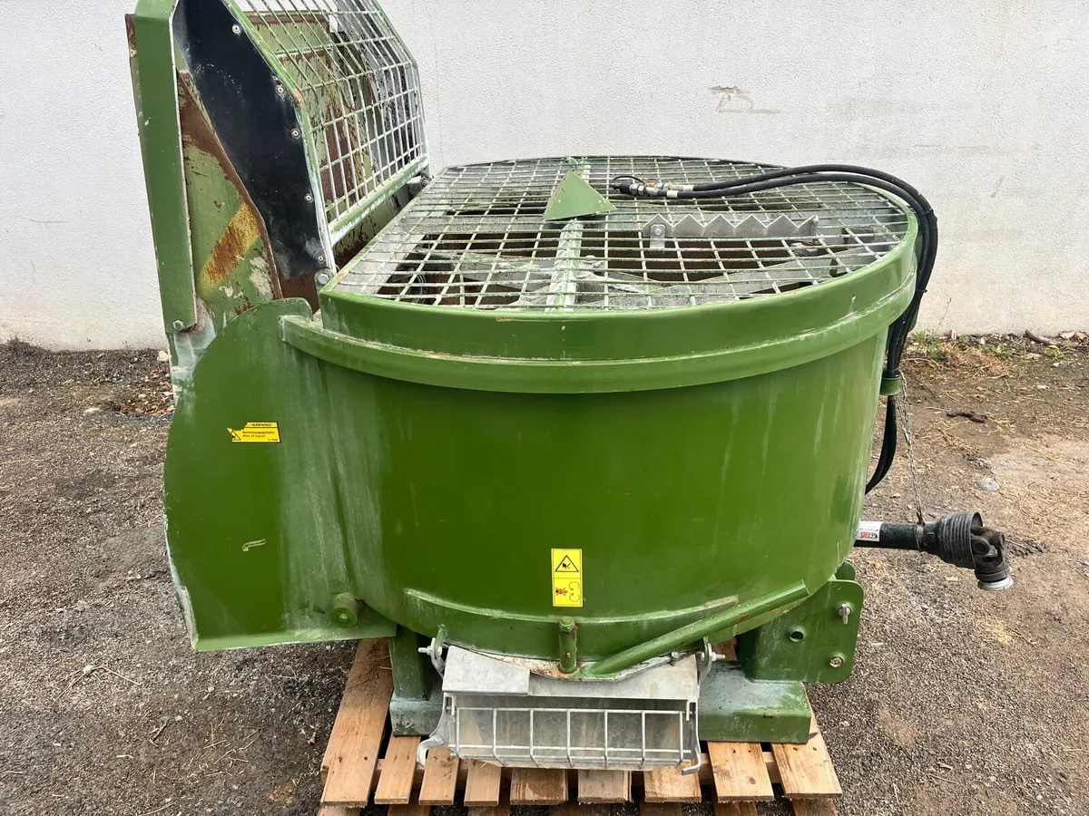 Fliegl self loading pan mixer - Image 4