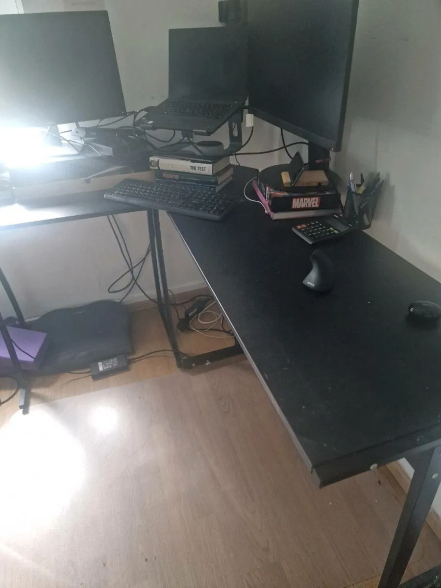 Corner desk - Image 1