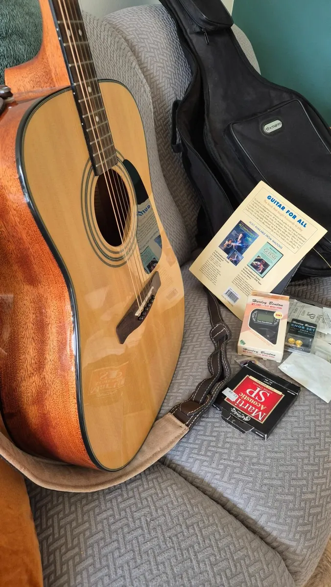 Fender CD60 NAT guitar with tuner, books and acces - Image 2