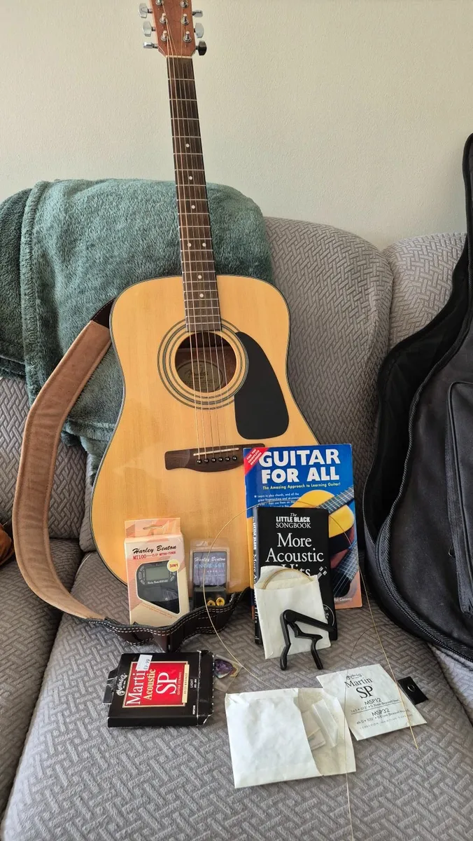 Fender CD60 NAT guitar with tuner, books and acces - Image 3