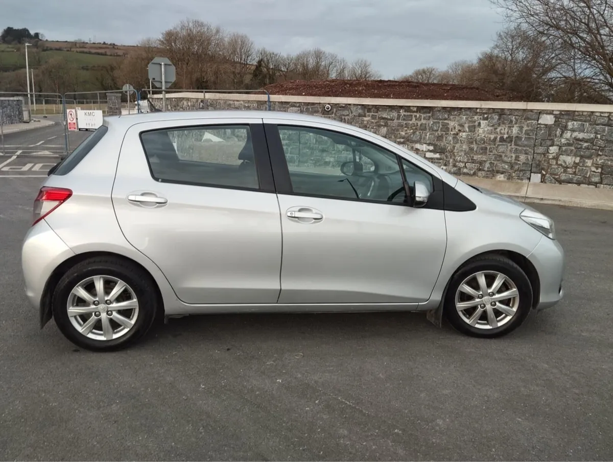 Toyota Yaris aura 1.0 petrol 2014 - Image 3