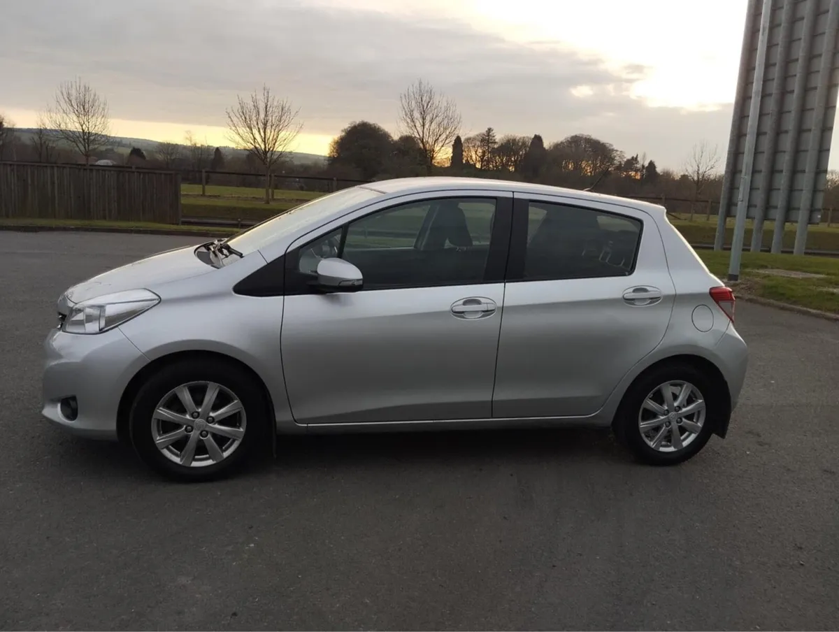 Toyota Yaris aura 1.0 petrol 2014 - Image 4