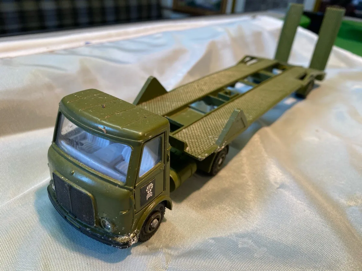 Dinky AEC Articulated Truck & Chieftain Tank - Image 2