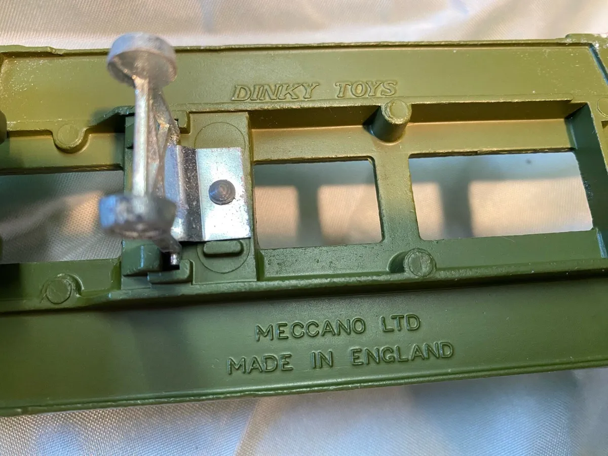 Dinky AEC Articulated Truck & Chieftain Tank - Image 4