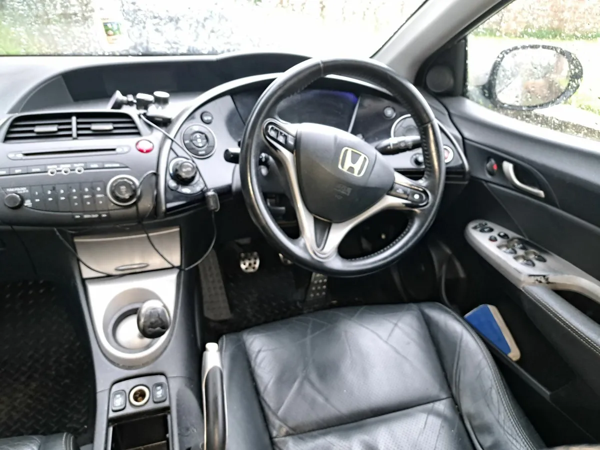 Honda civic for parts or repair - Image 3
