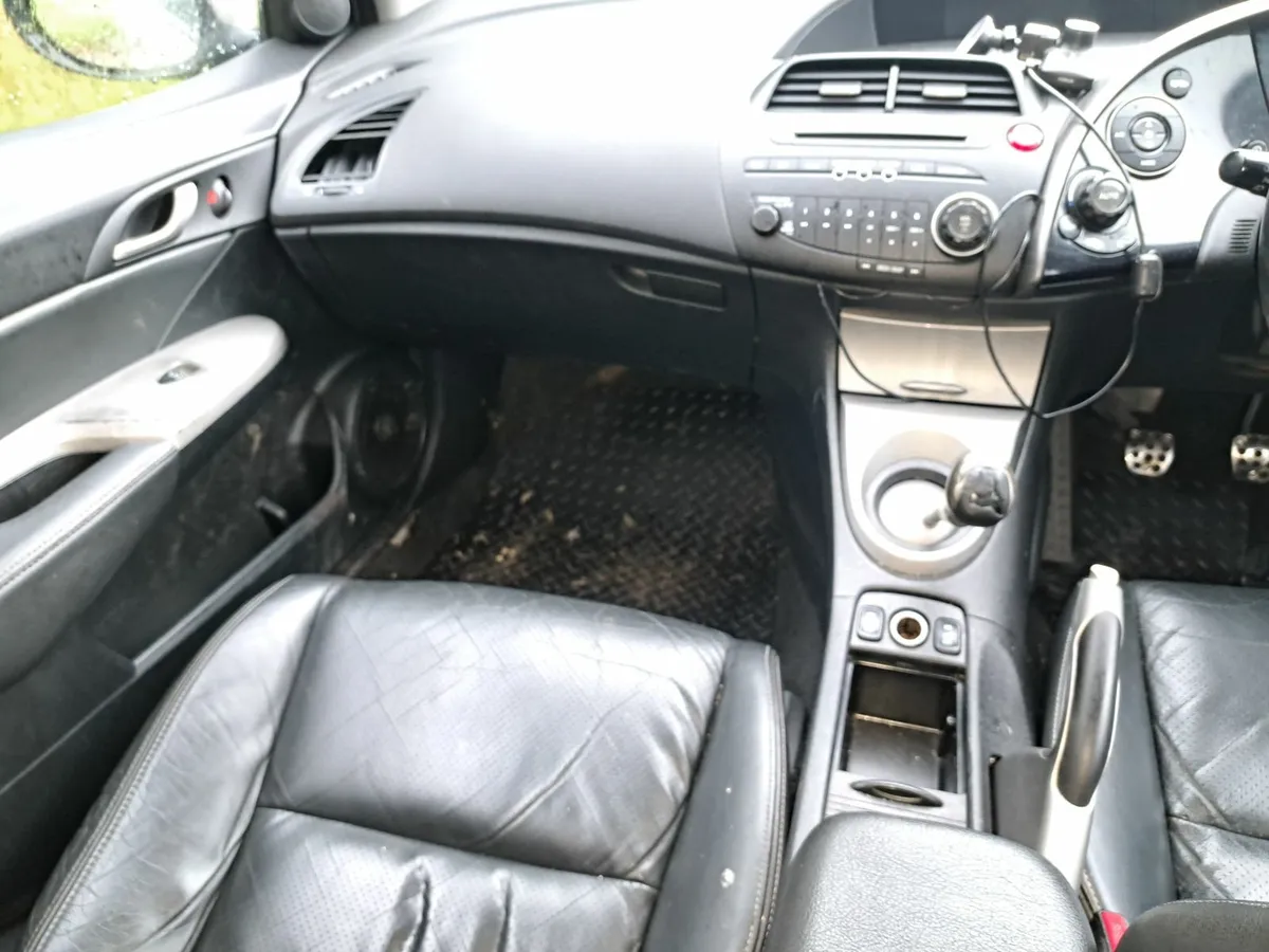 Honda civic for parts or repair - Image 4