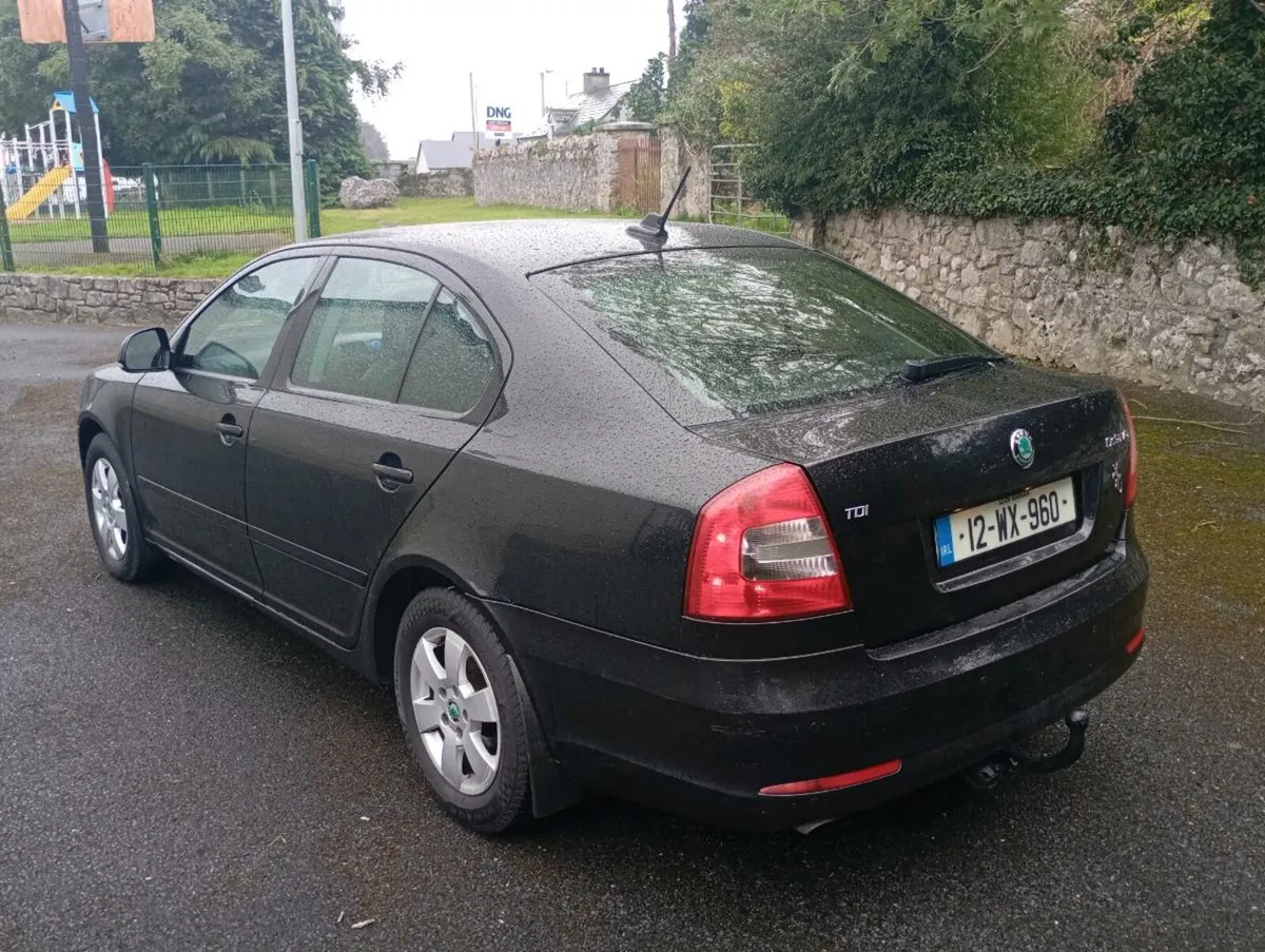 12 Skoda Octavia 1.6TDI full leather NCT and tax - Image 3