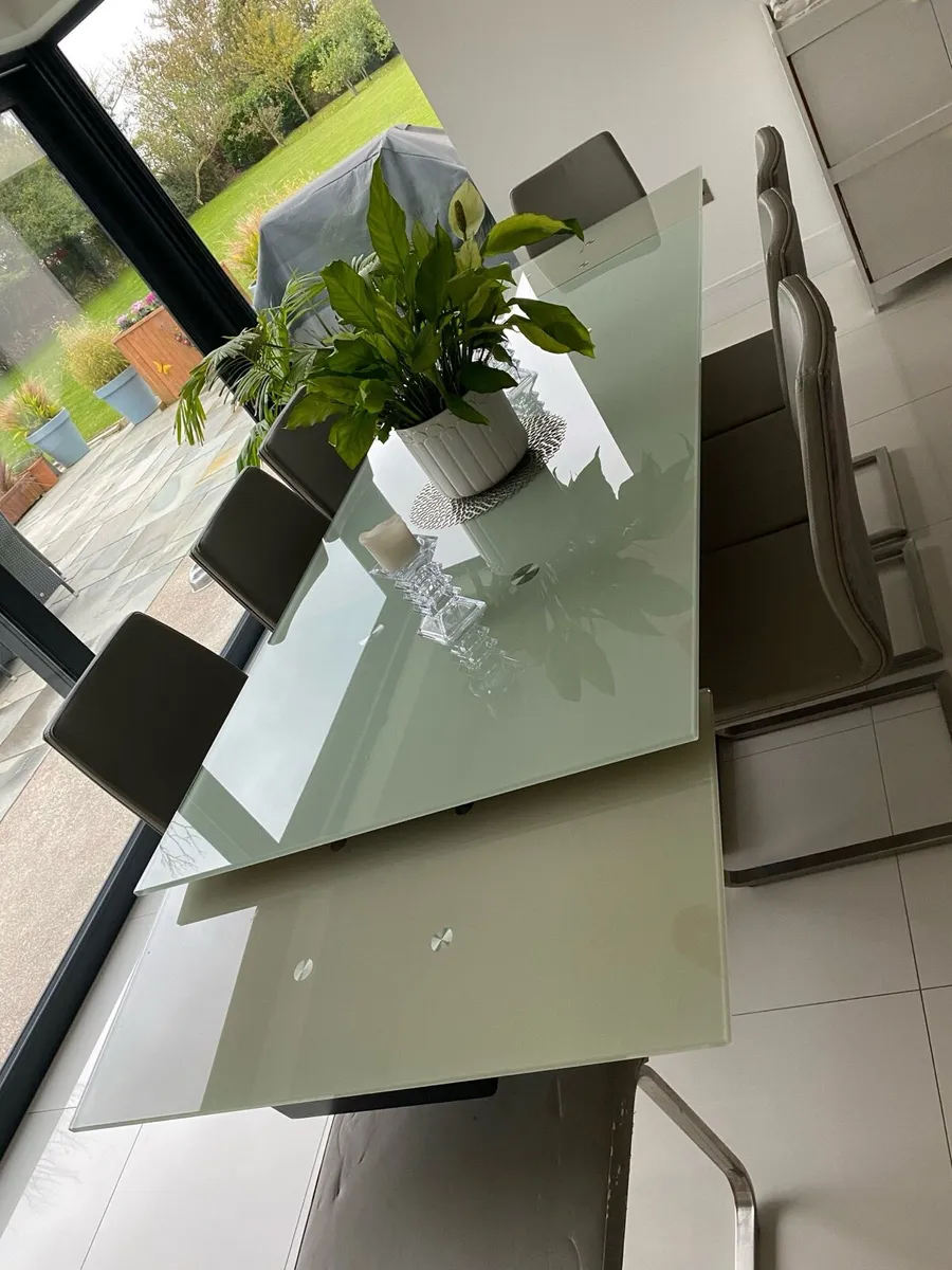 Large Extendable Dining Table with 8 chairs - Image 3