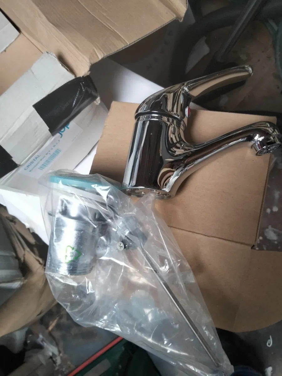Mixer tap and waste plug - Image 1