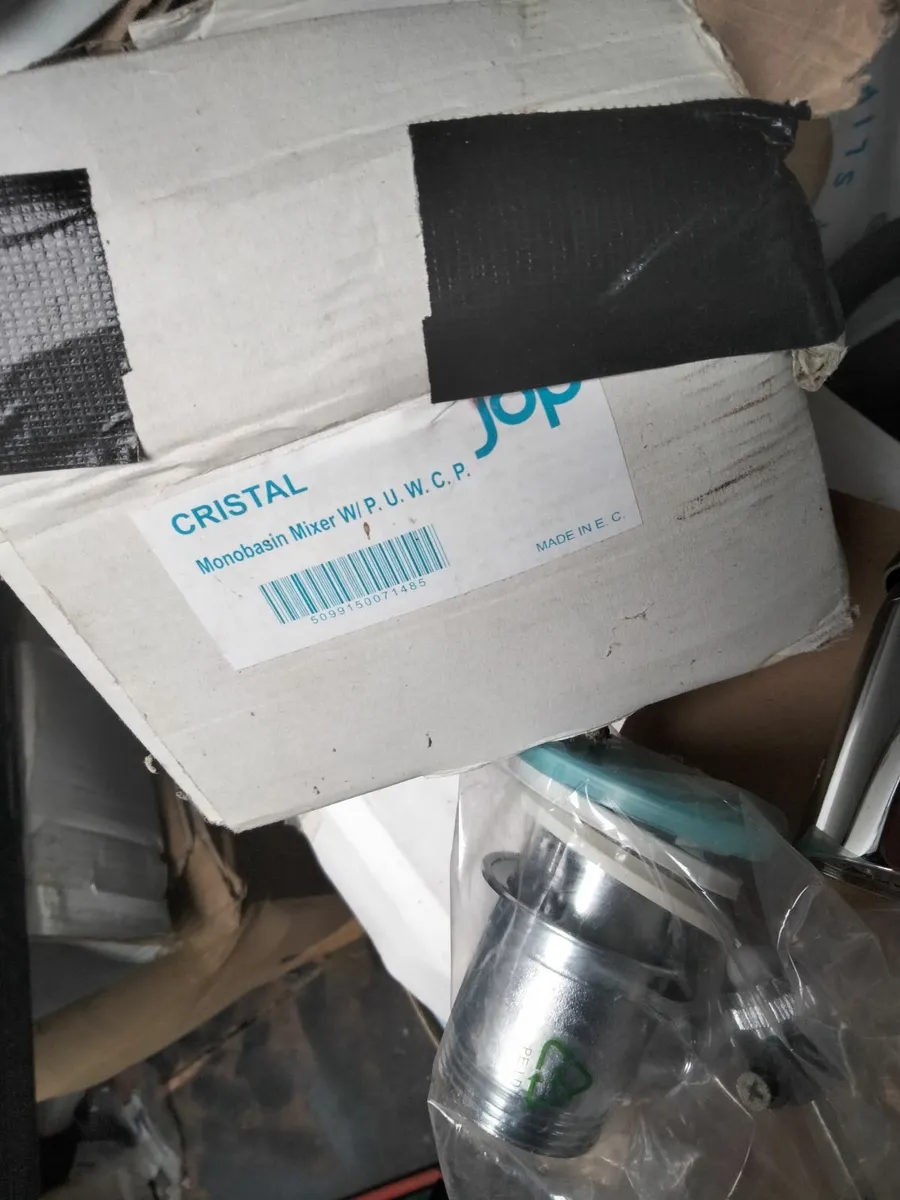 Mixer tap and waste plug - Image 2